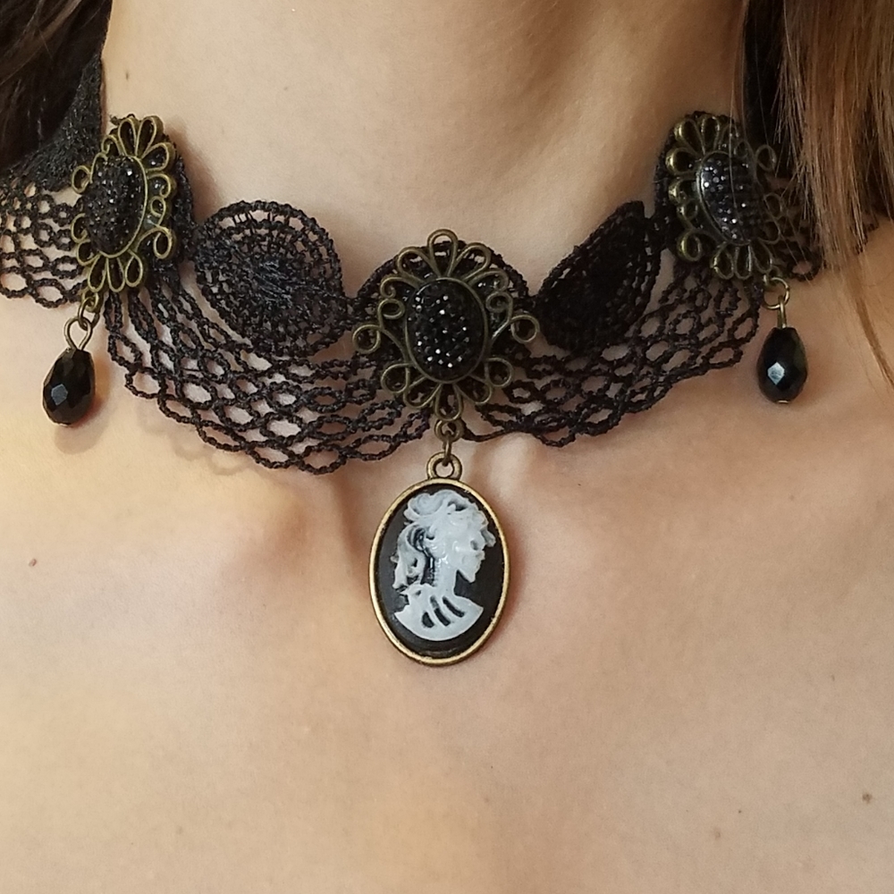 Dead Girl Cameo Choker